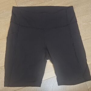 lululemon size 6 running short